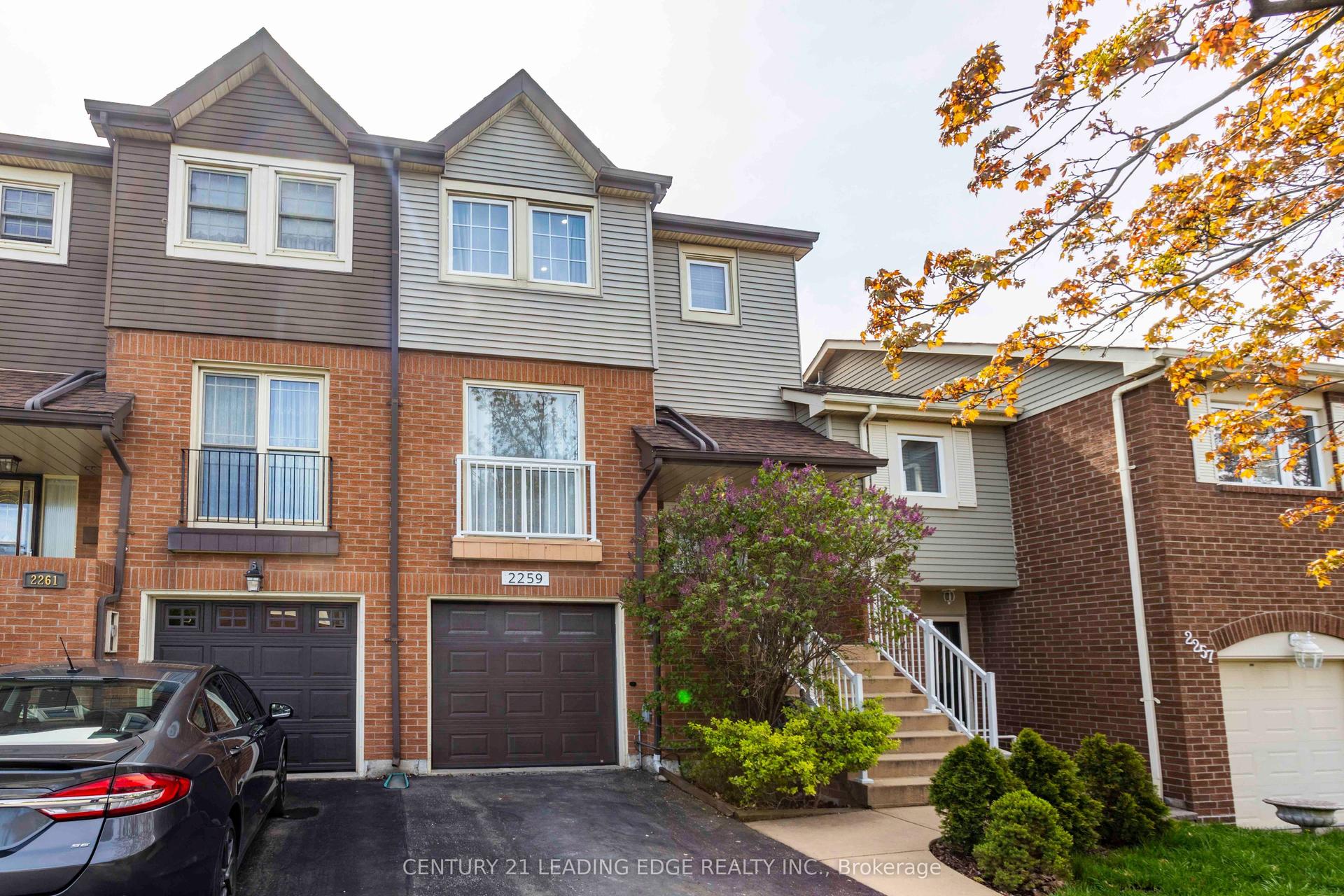 2259 Munn's Avenue, Oakville — Townhouse for lease, photo 1