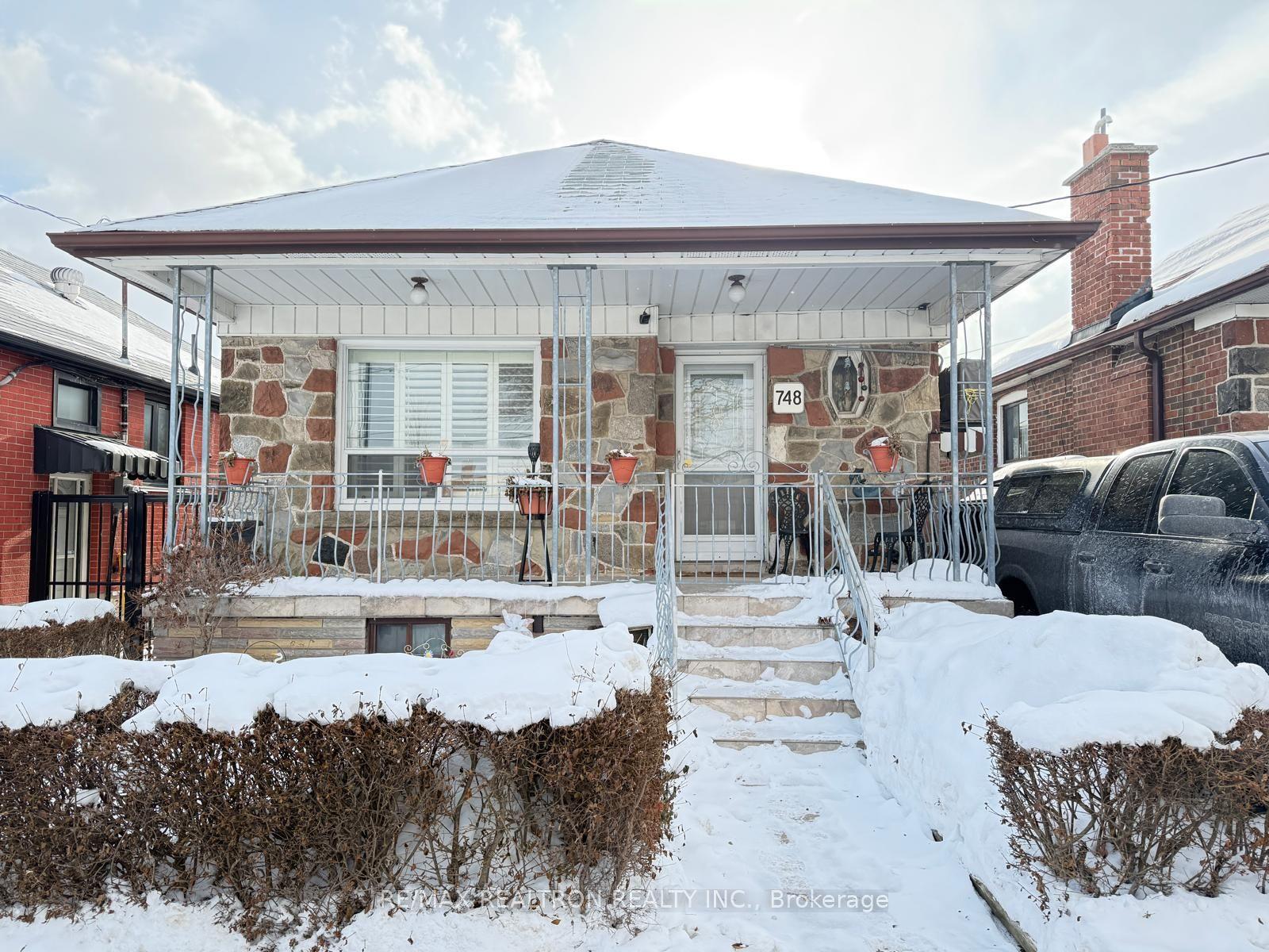 748 Vaughan Road — photo 1