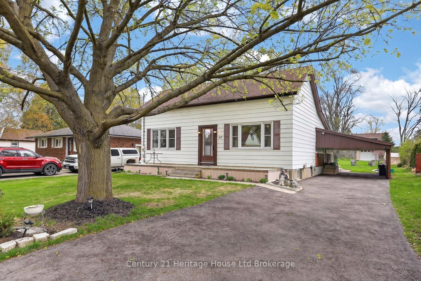 69 Bee Street, Woodstock — Detached for sale, photo 1