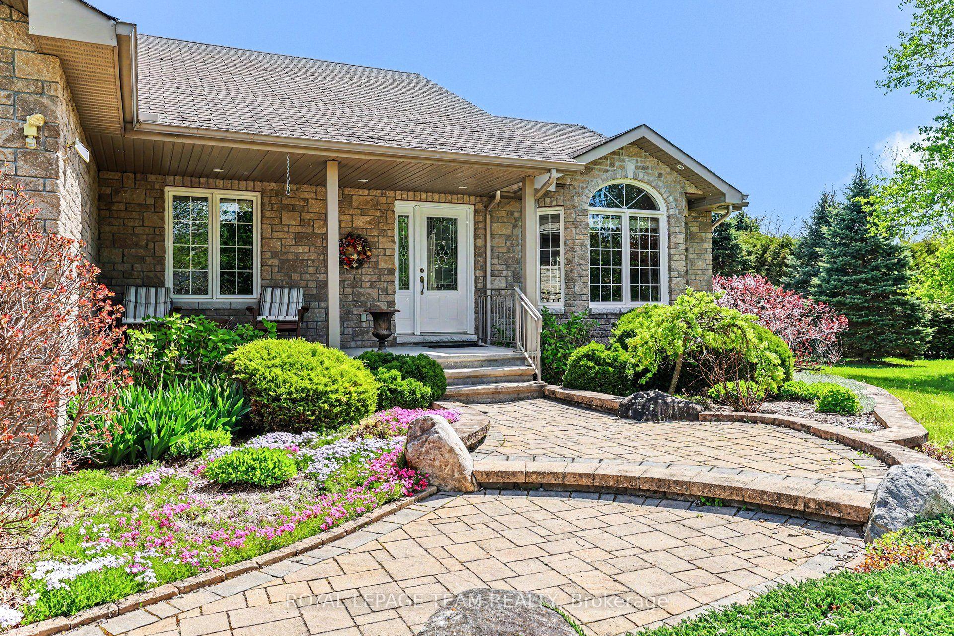 28 Kimberly Avenue — photo 1