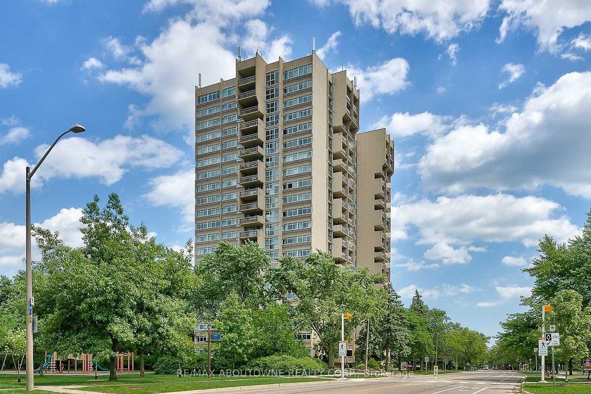 1359 White Oaks Boulevard 1207 #1207 — photo 1