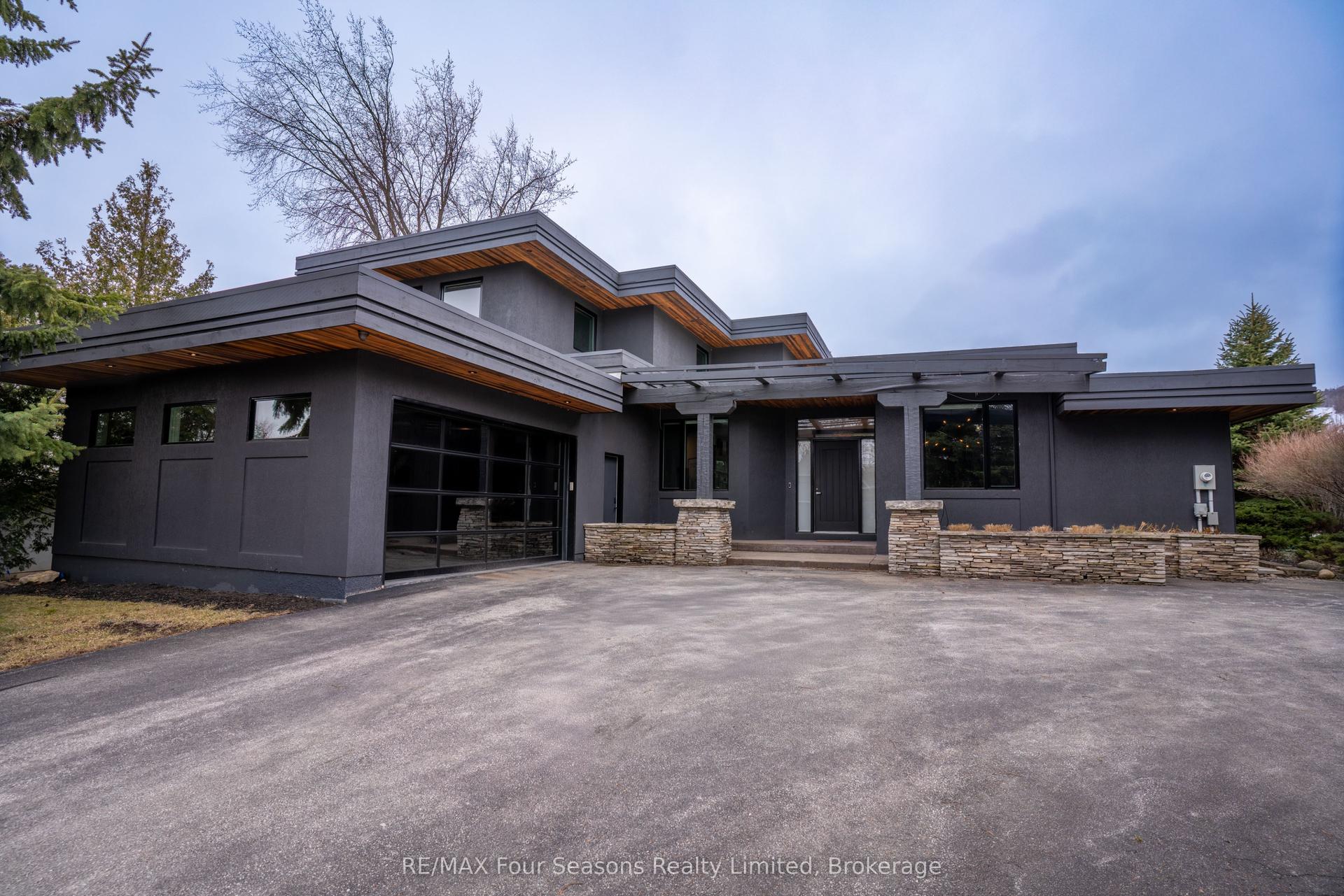 103 CORTINA Crescent — photo 1