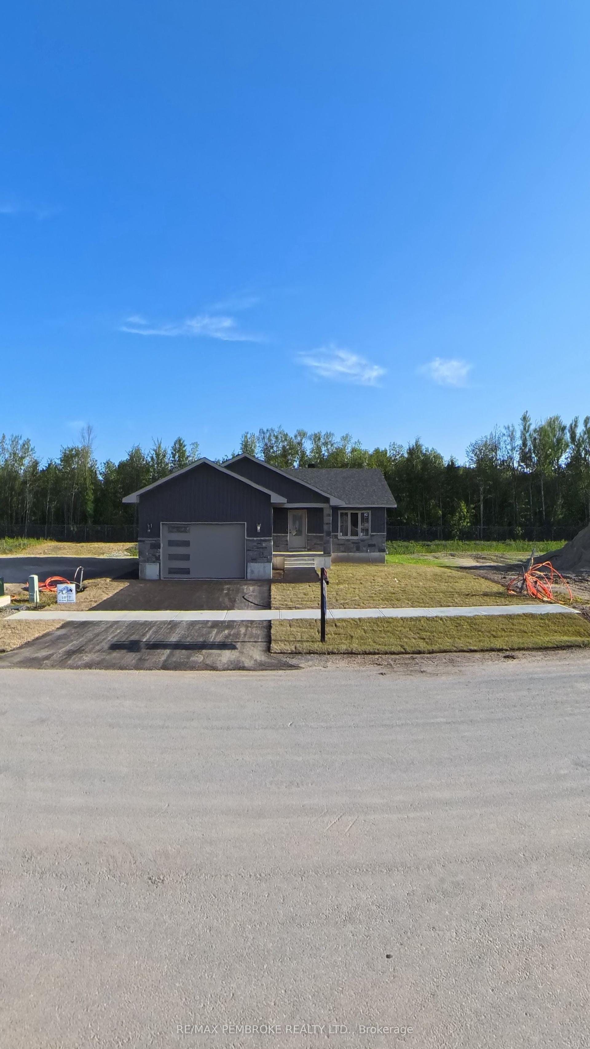 13 Eddy Crescent, Pembroke — Detached for sale, photo 1