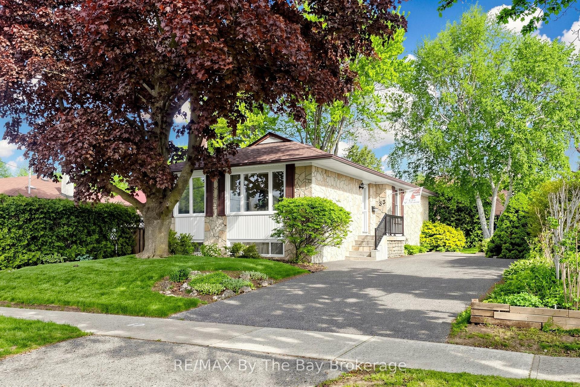 33 Ada Crescent — photo 1