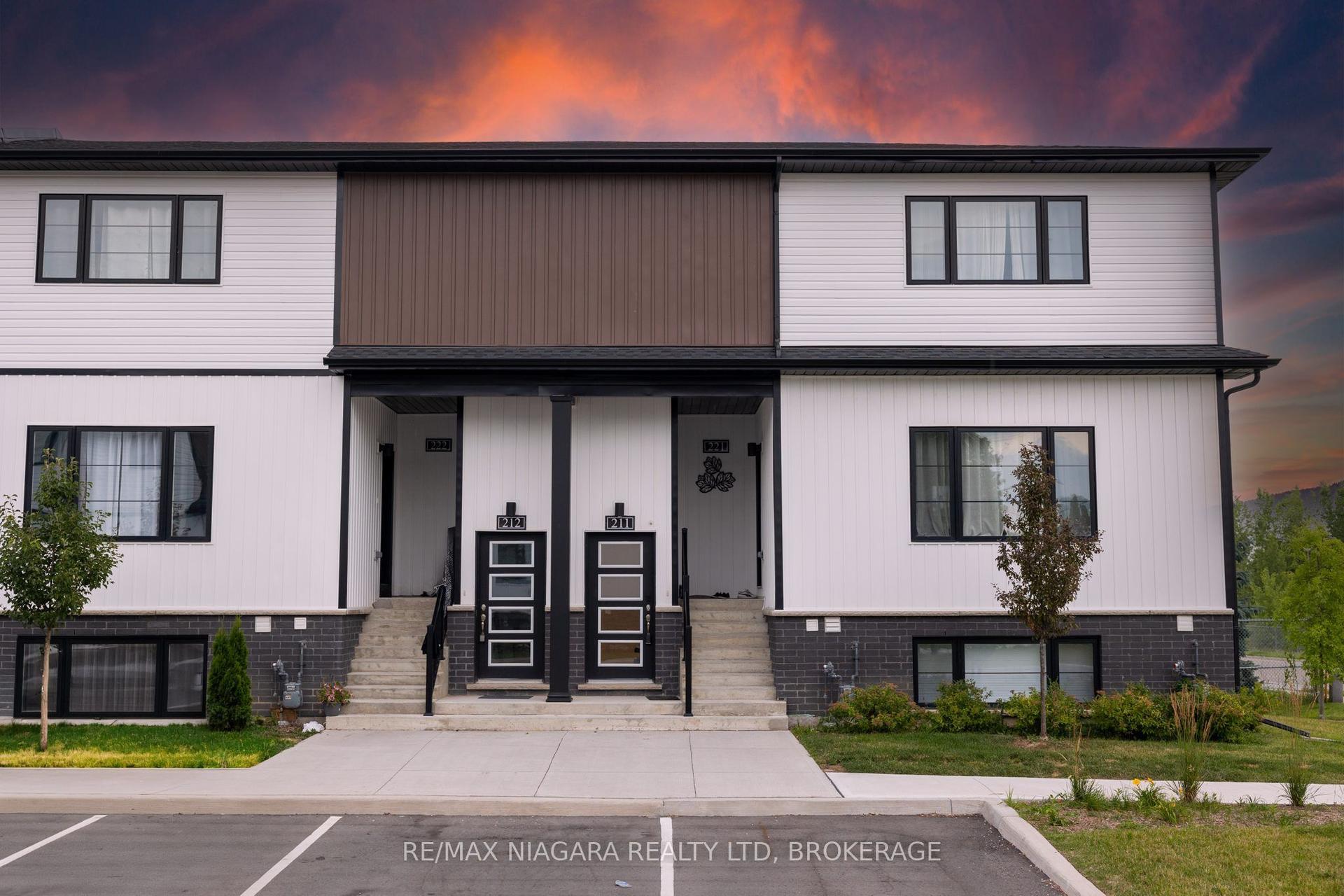 4263 Fourth Avenue, Niagara Falls — Condo Town for lease, photo 1