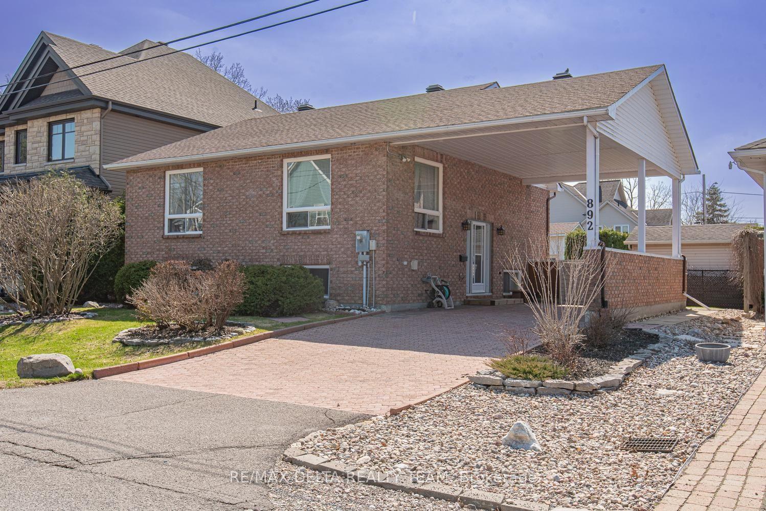 892 Beauchamp Avenue — photo 1