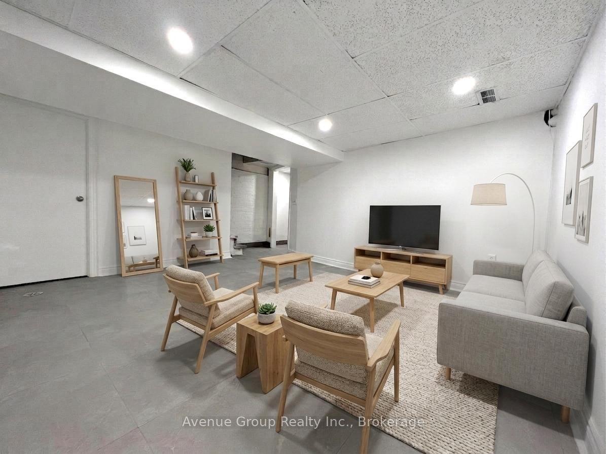 210 Shaw Street BSMT #BSMT, Toronto — Townhouse for lease, photo 1