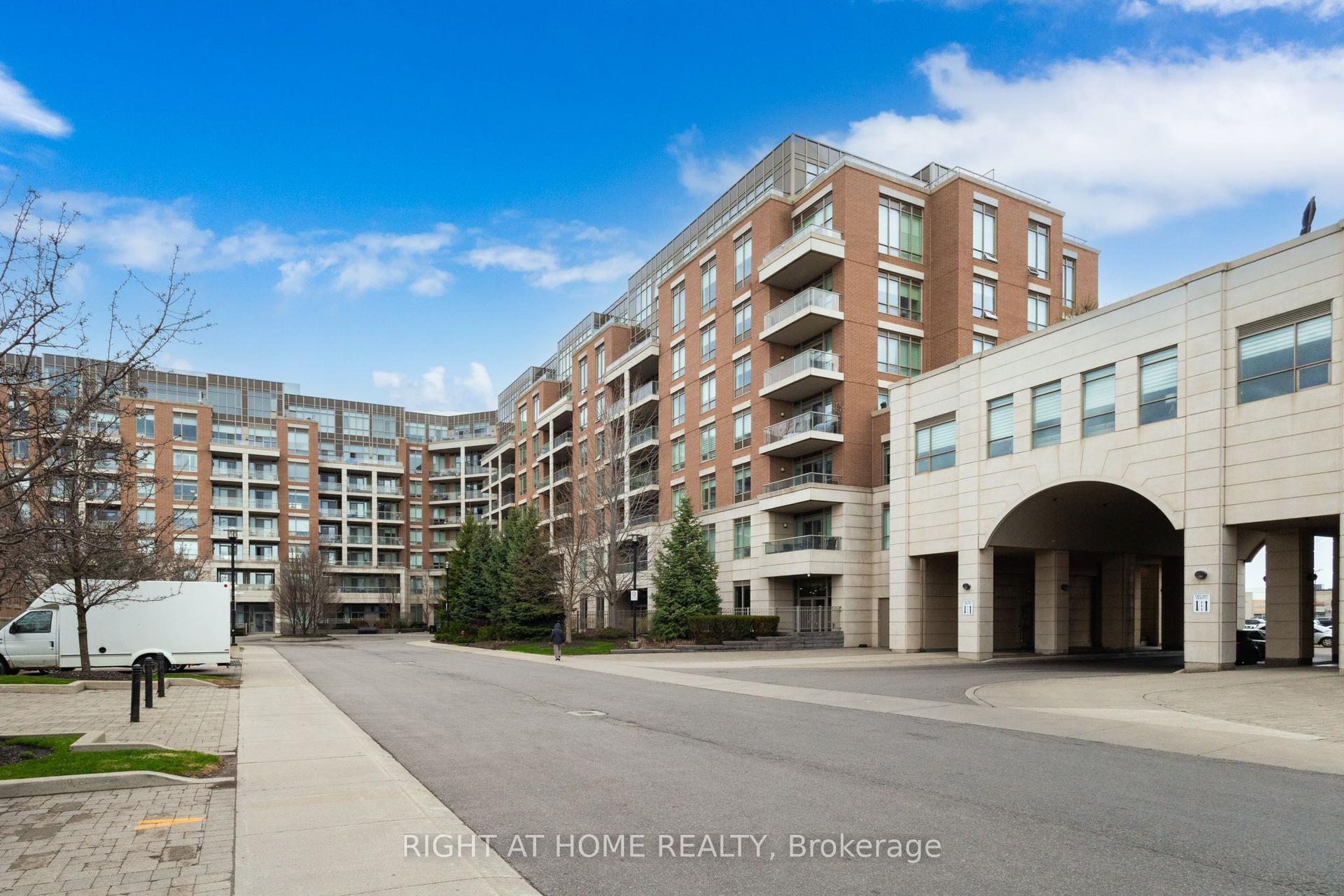 2480 Prince Michael Drive PH08 #PH08, Oakville — Condo for sale, photo 1