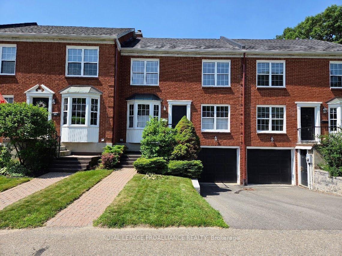 40 Country Club Place, Brockville — Condo Town for sale, photo 1