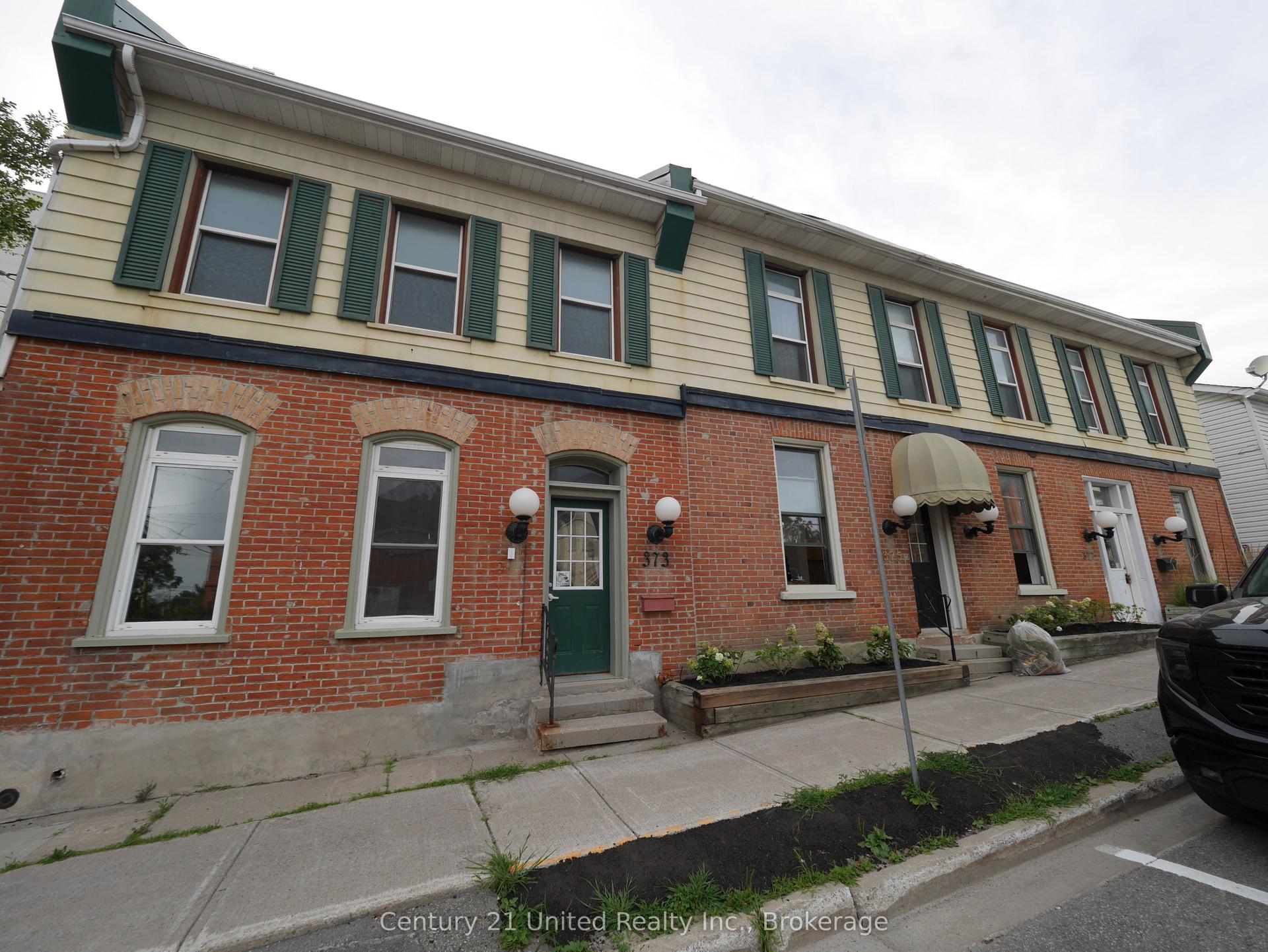 375A Queen Street, Peterborough — Multiplex for lease, photo 1