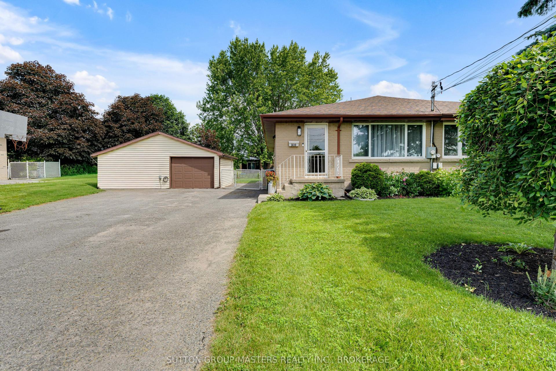 1410 Woodfield Crescent, Kingston — Semi-Detached for sale, photo 1