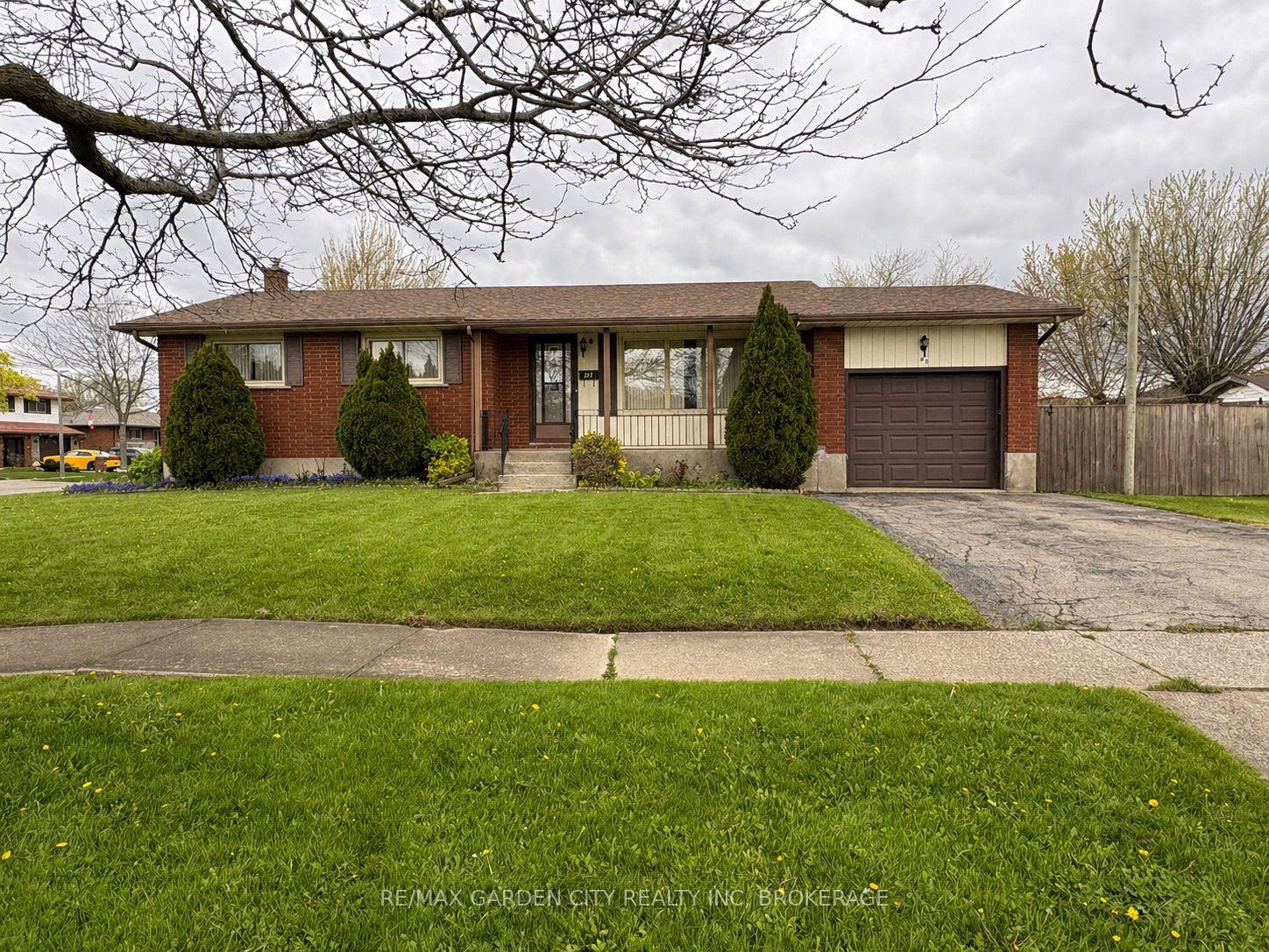 69 Strathmore Crescent — photo 1