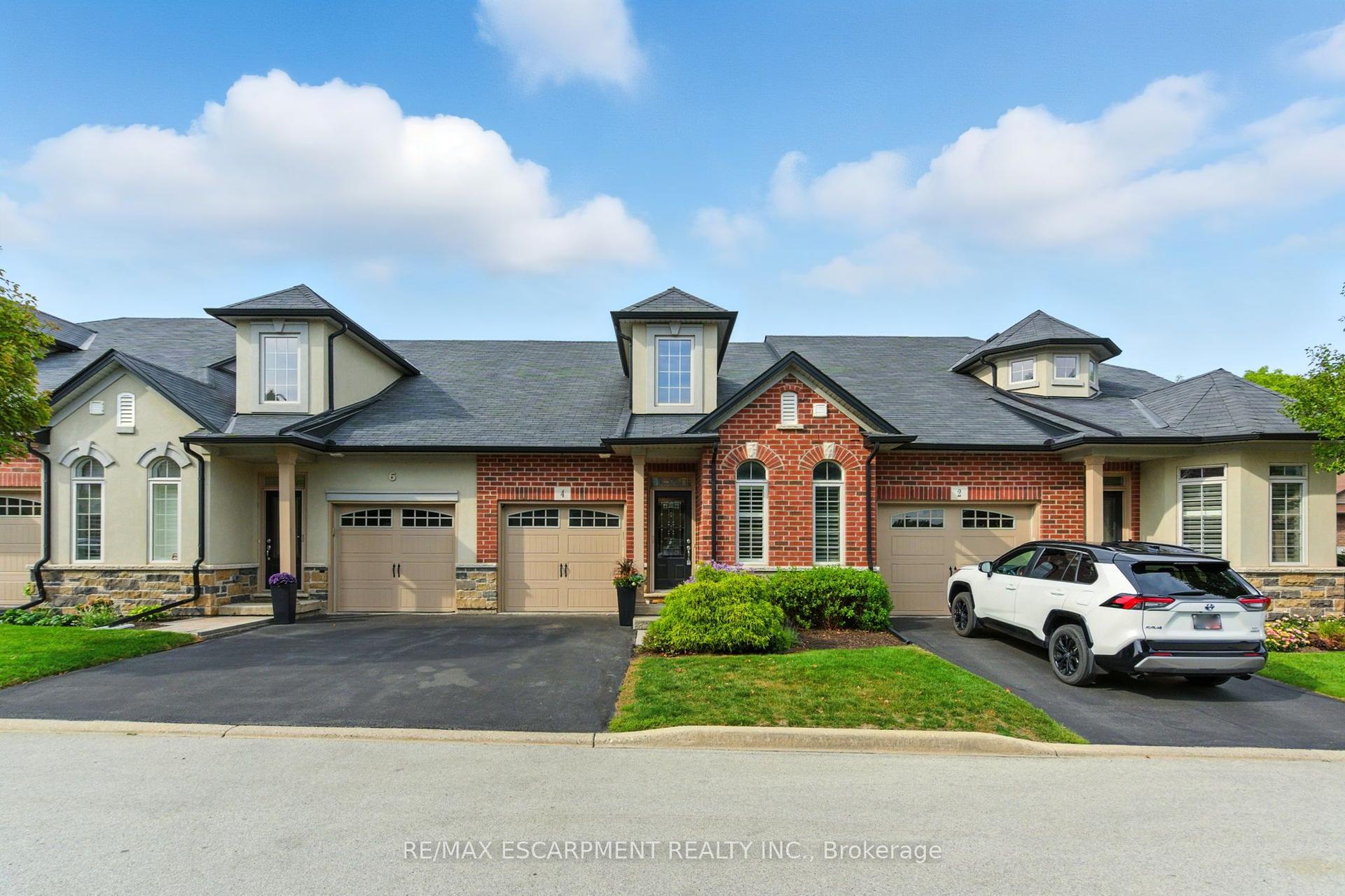 4 Burgundy Grove — photo 1