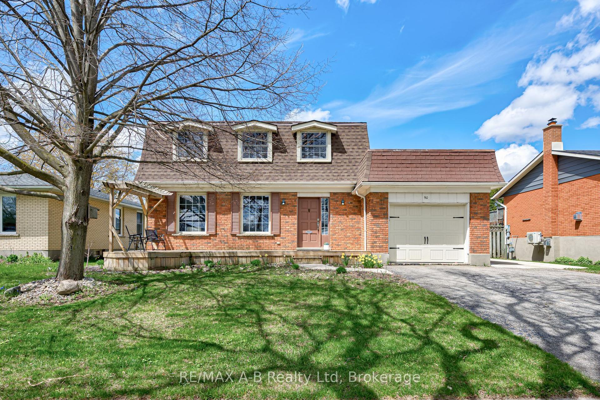 90 Windemere Crescent — photo 1