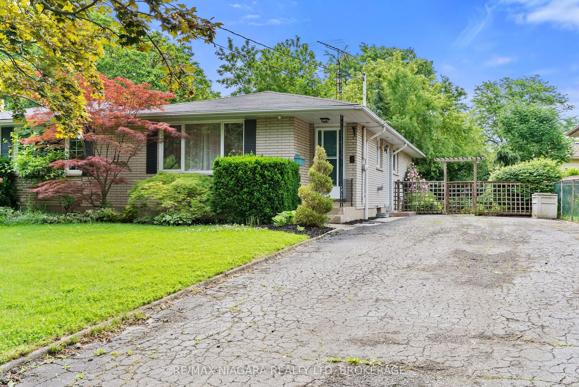6 Bedford Court, St. Catharines — Semi-Detached for sale, photo 1