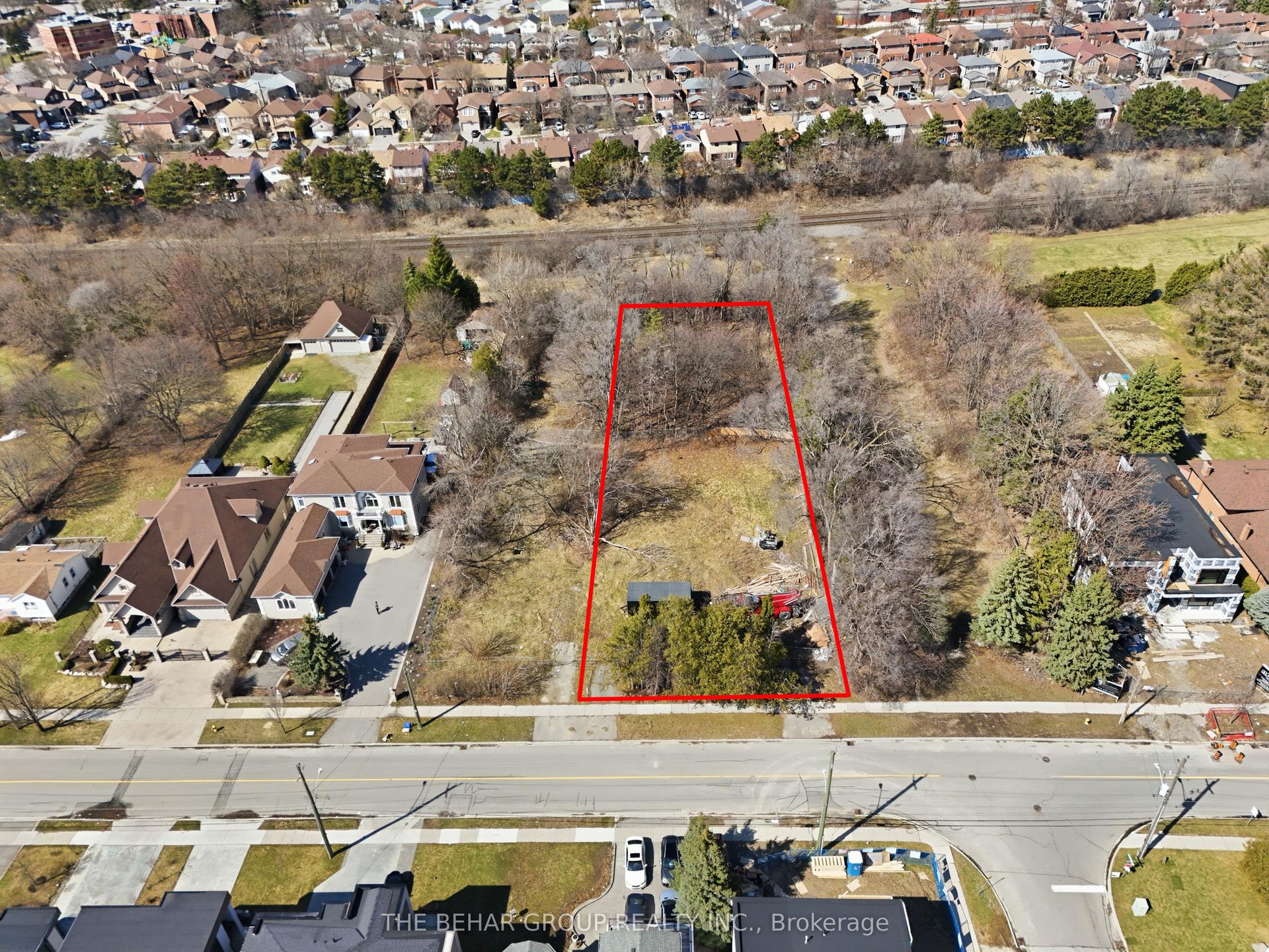 196 Crestwood Road — photo 1