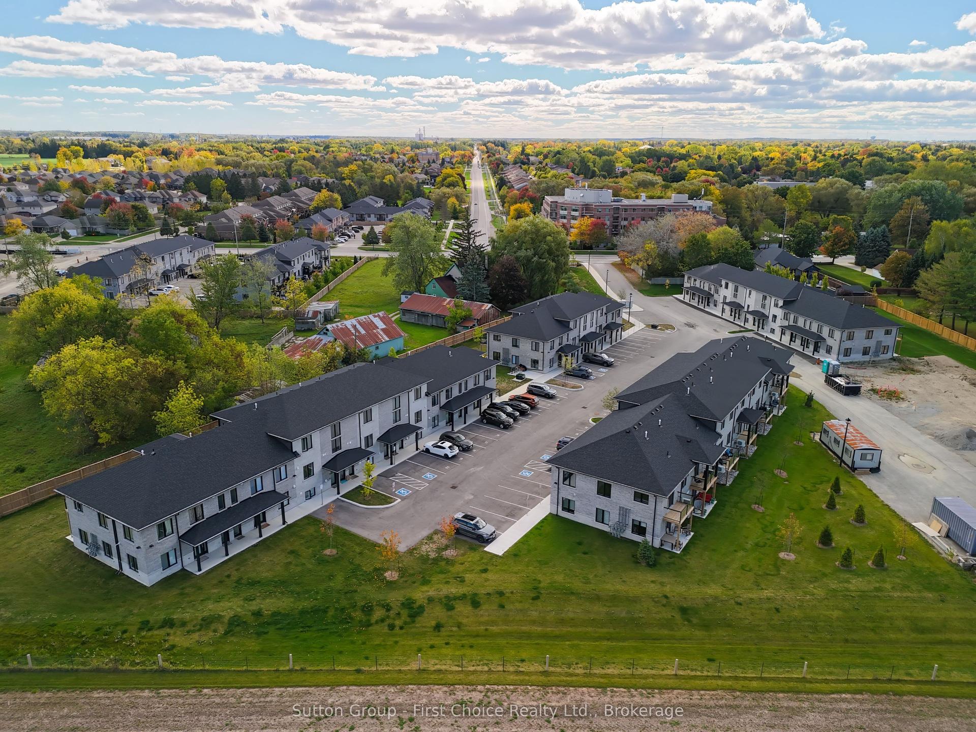 3202 VIVIAN Line Unit 35 #Unit 35, Stratford — Condo for sale, photo 1
