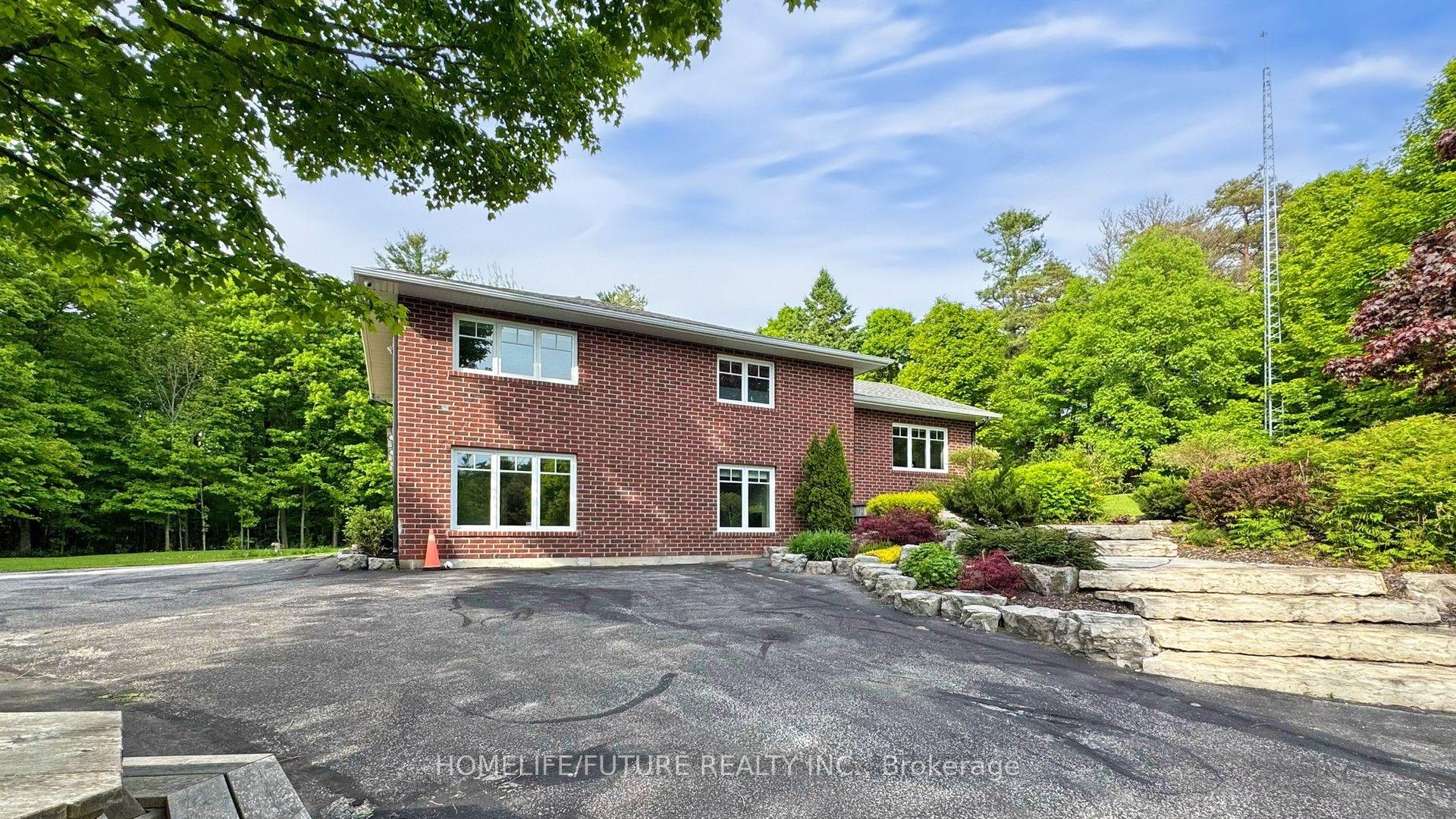5556 VIVIAN Road — photo 1