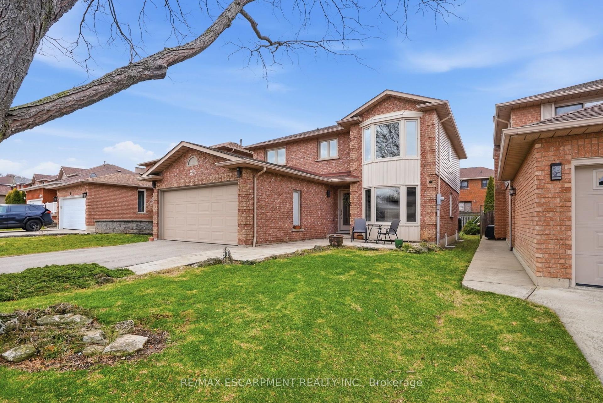 31 Republic Avenue — photo 1