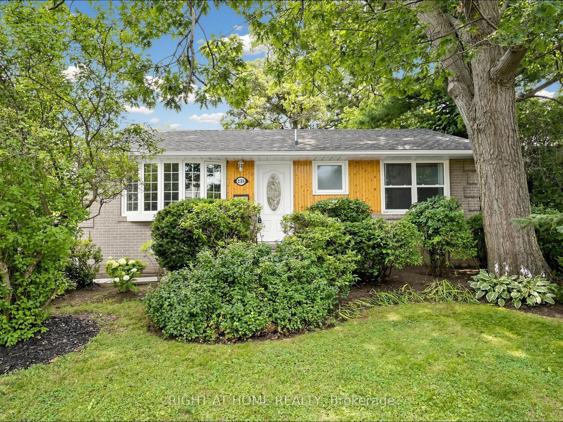 238 Troy Street, Mississauga — Detached for sale, photo 1