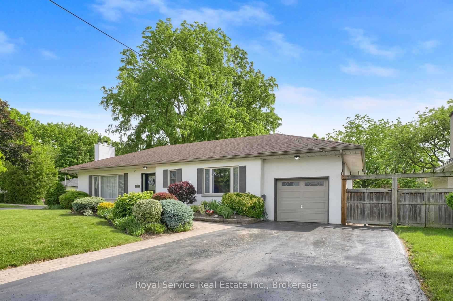 801 King Street, Whitby — Detached for sale, photo 1