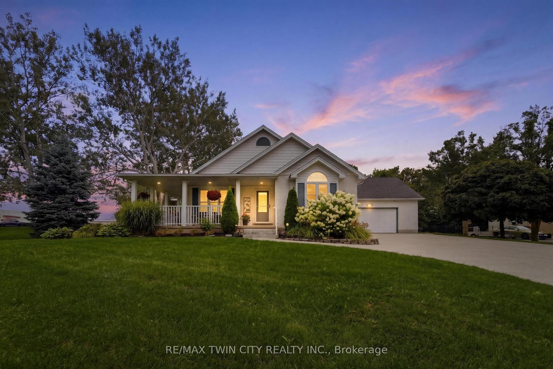 15 Shephard Place, Wilmot — Detached for sale, photo 1