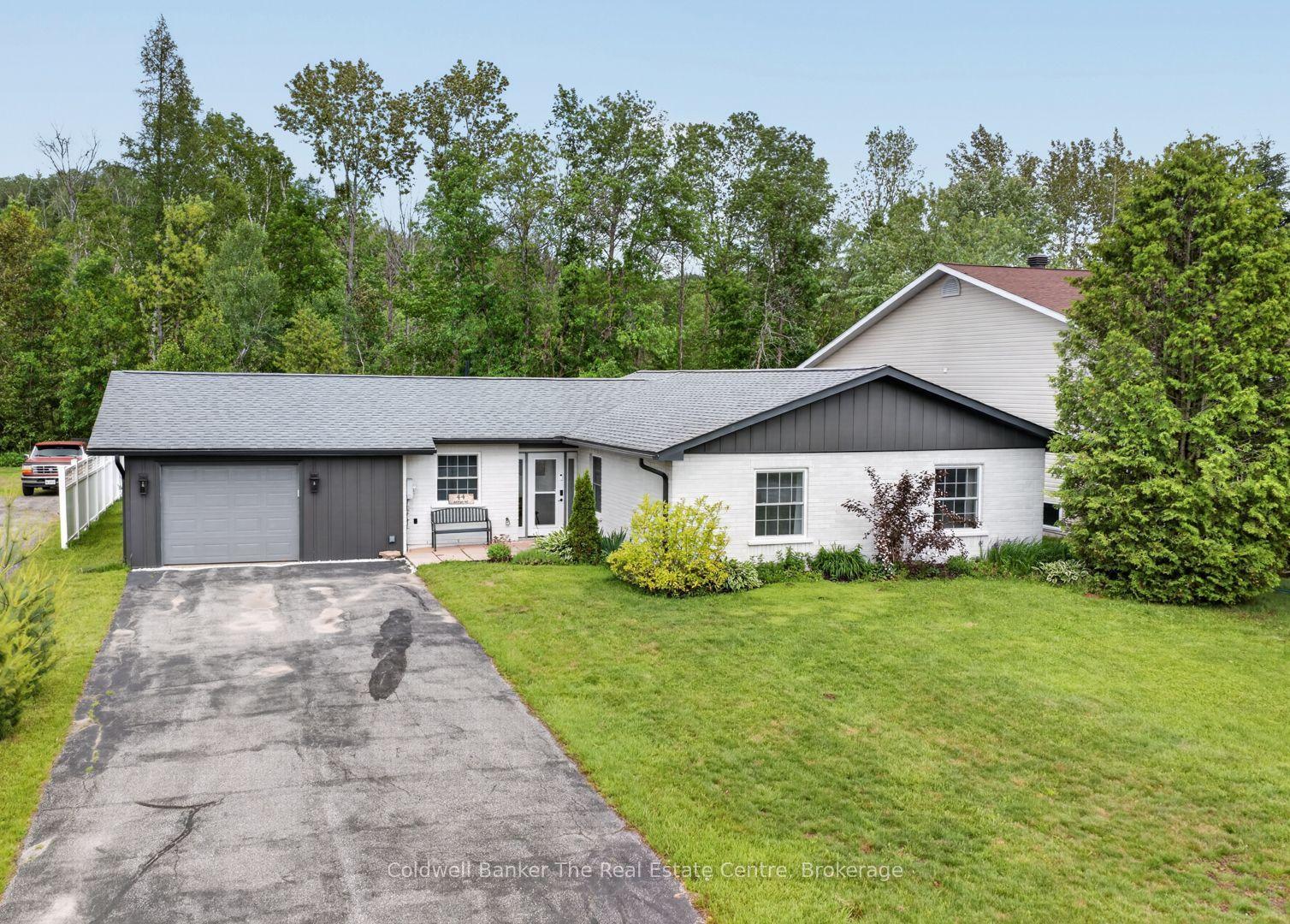 44 Anson Street, Minden Hills — Detached for sale, photo 1
