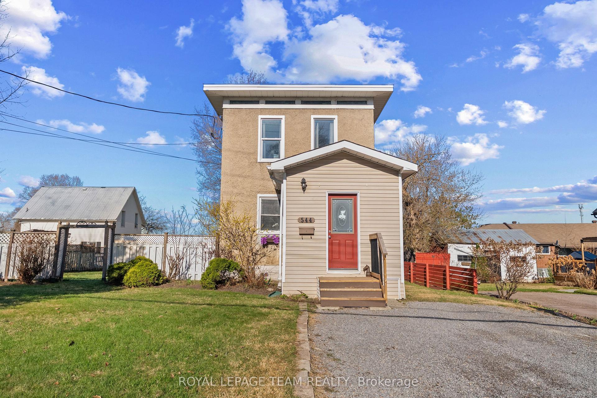 544 MACKAY Street — photo 1