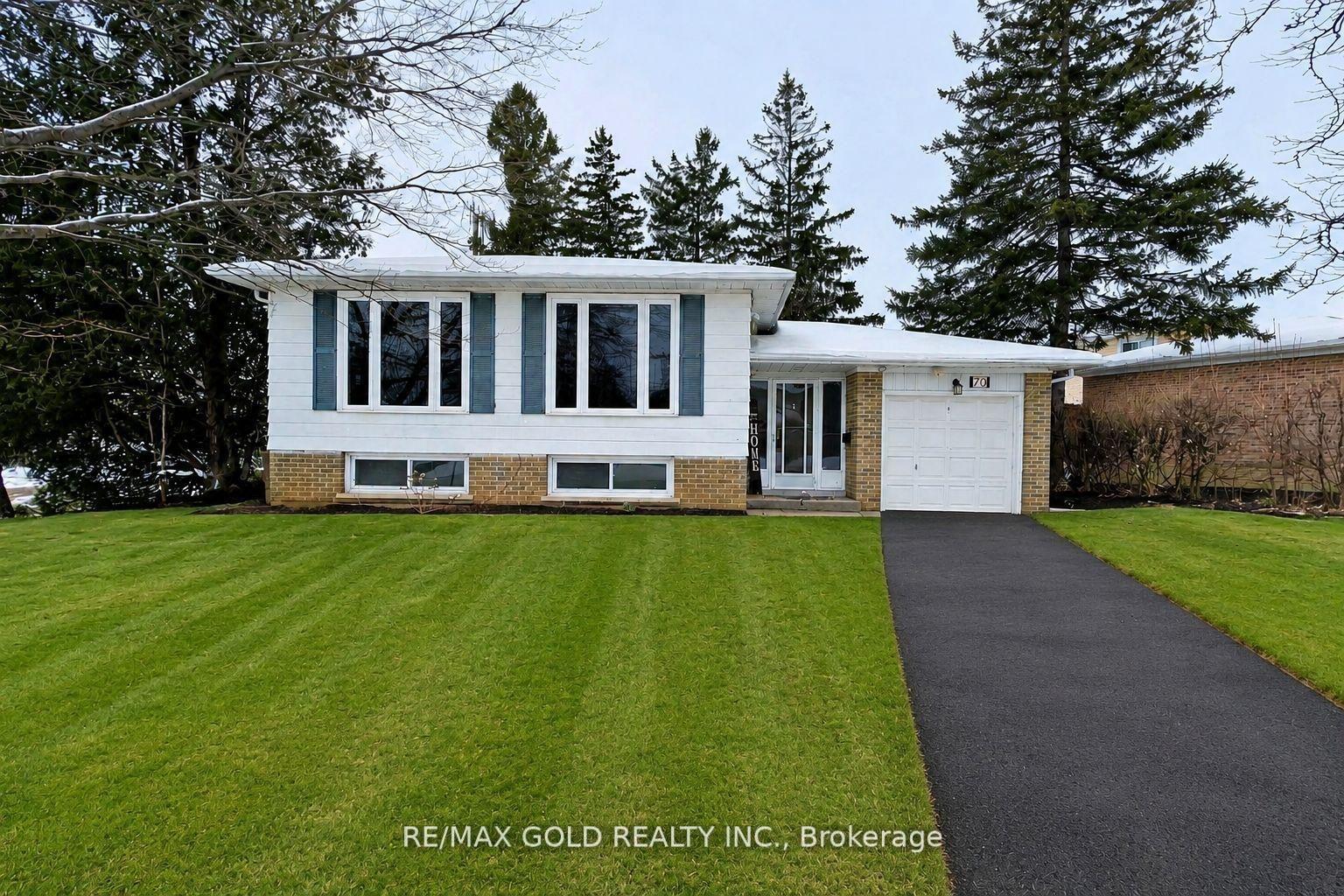 70 Greystone Crescent — photo 1