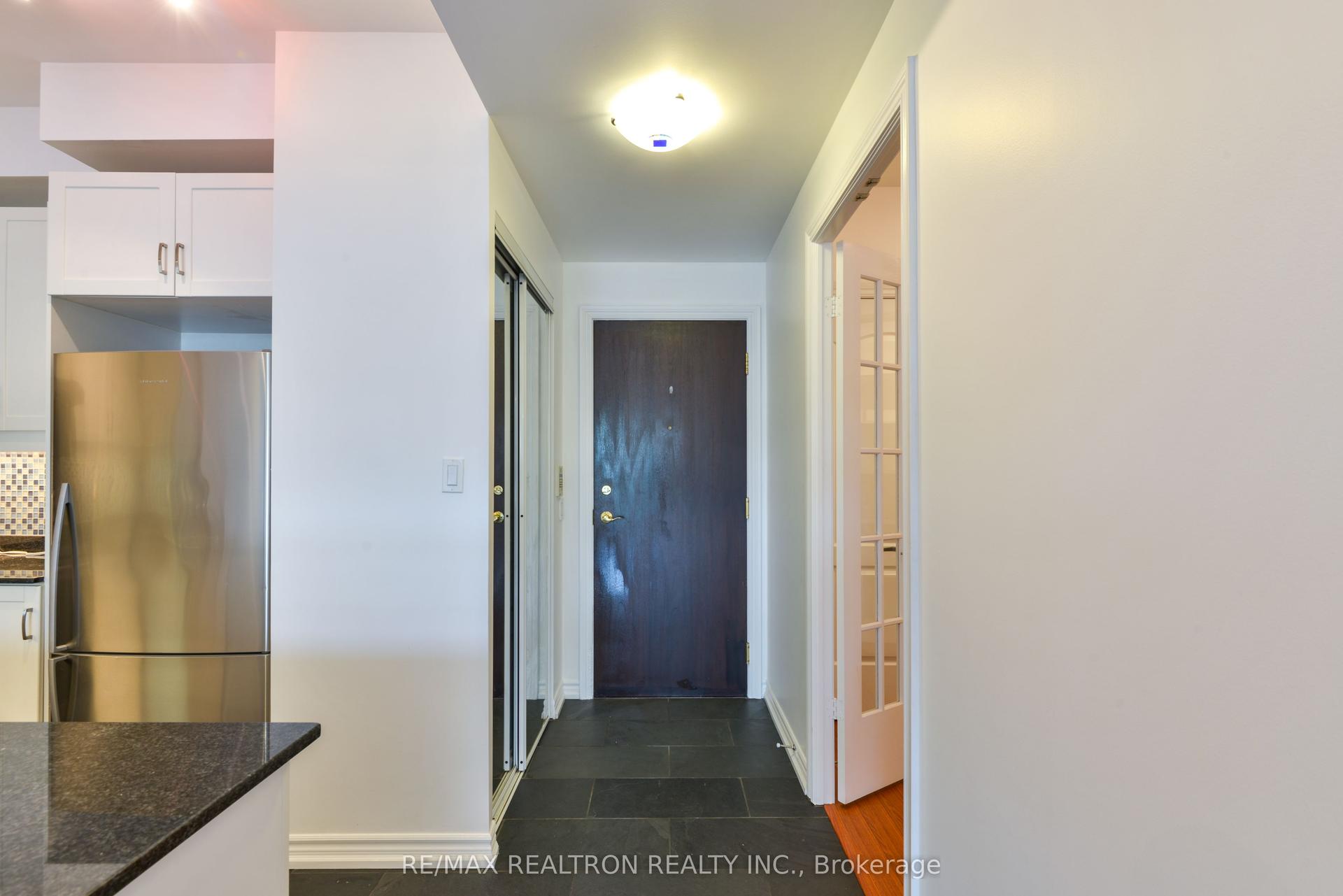 28 William Carson Crescent 804 #804 — photo 1