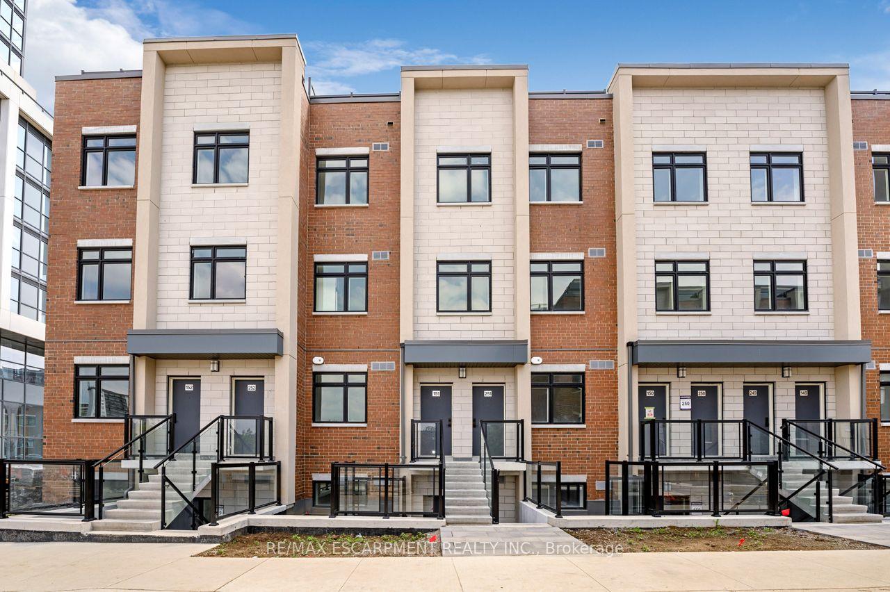 1075 Douglas McCurdy Common 251 #251 — photo 1