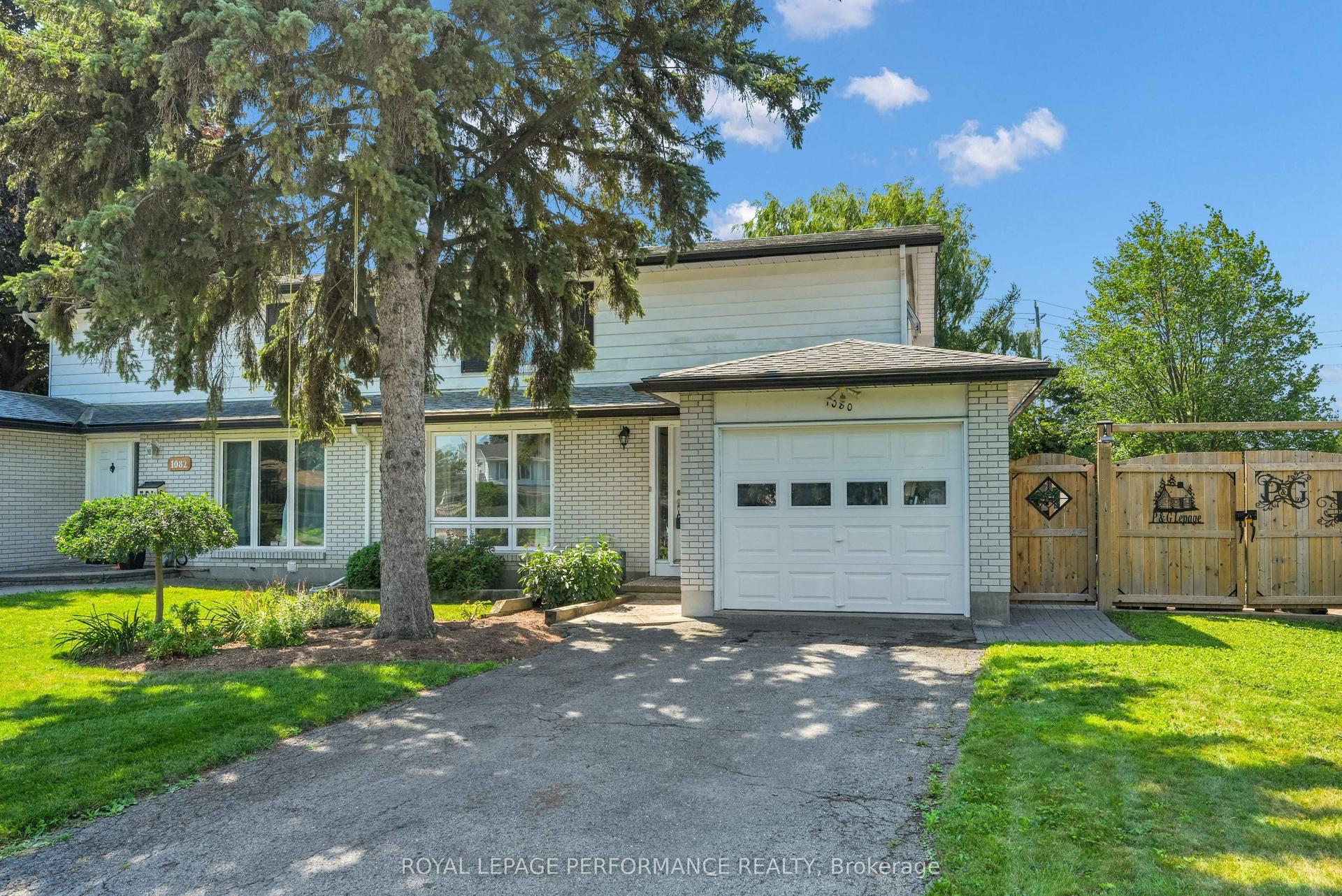 1080 Cloverlawn Court, Beacon Hill North - South and Area — Semi-Detached for sale, photo 1