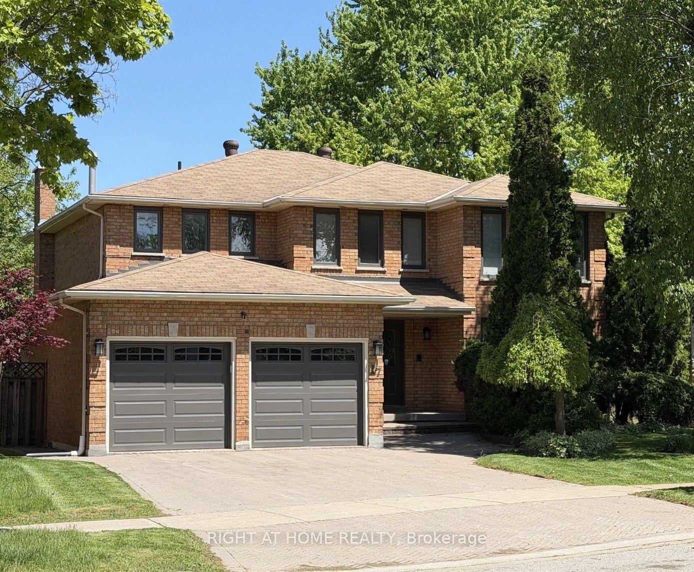 17 Piccadilly Road, Richmond Hill — Detached for sale, photo 1