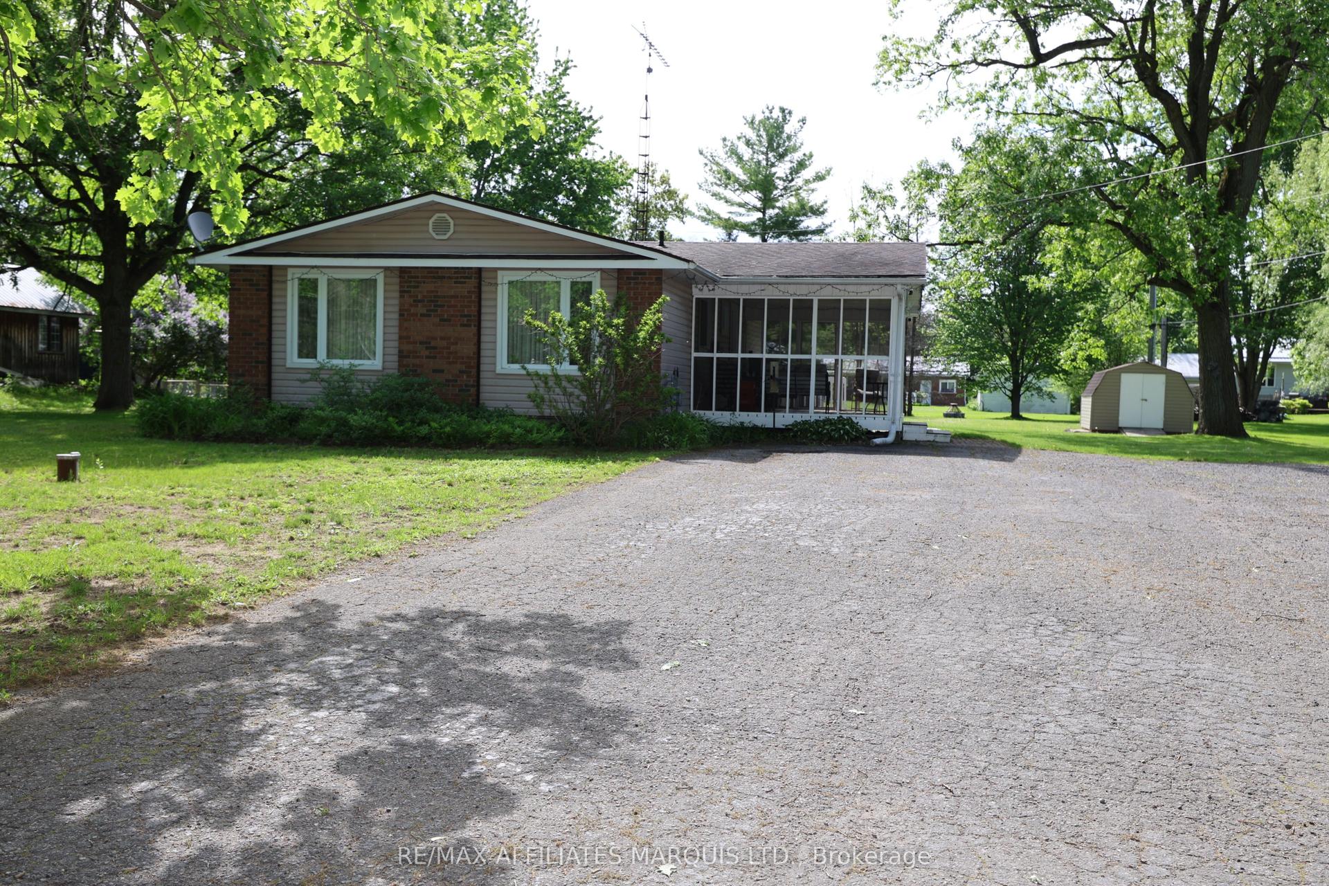 9 Sutton Drive — photo 1