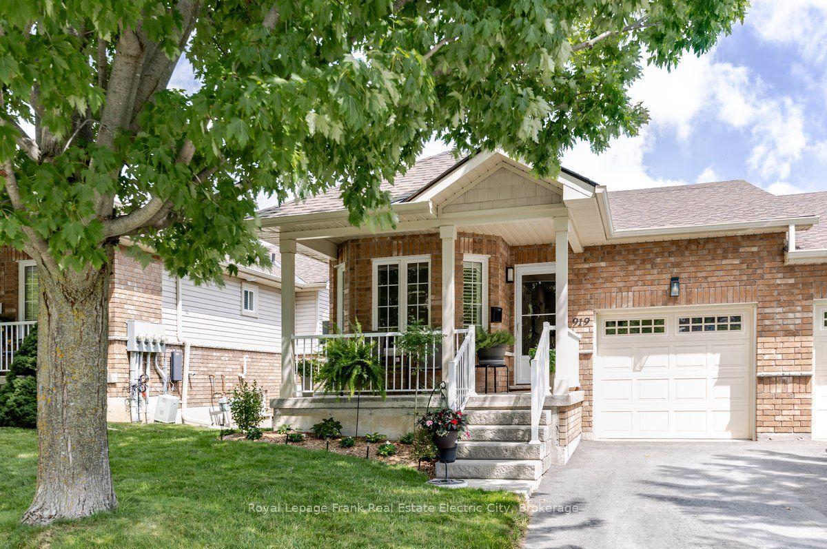 919 Wentworth Street, Peterborough — Condo Town for sale, photo 1