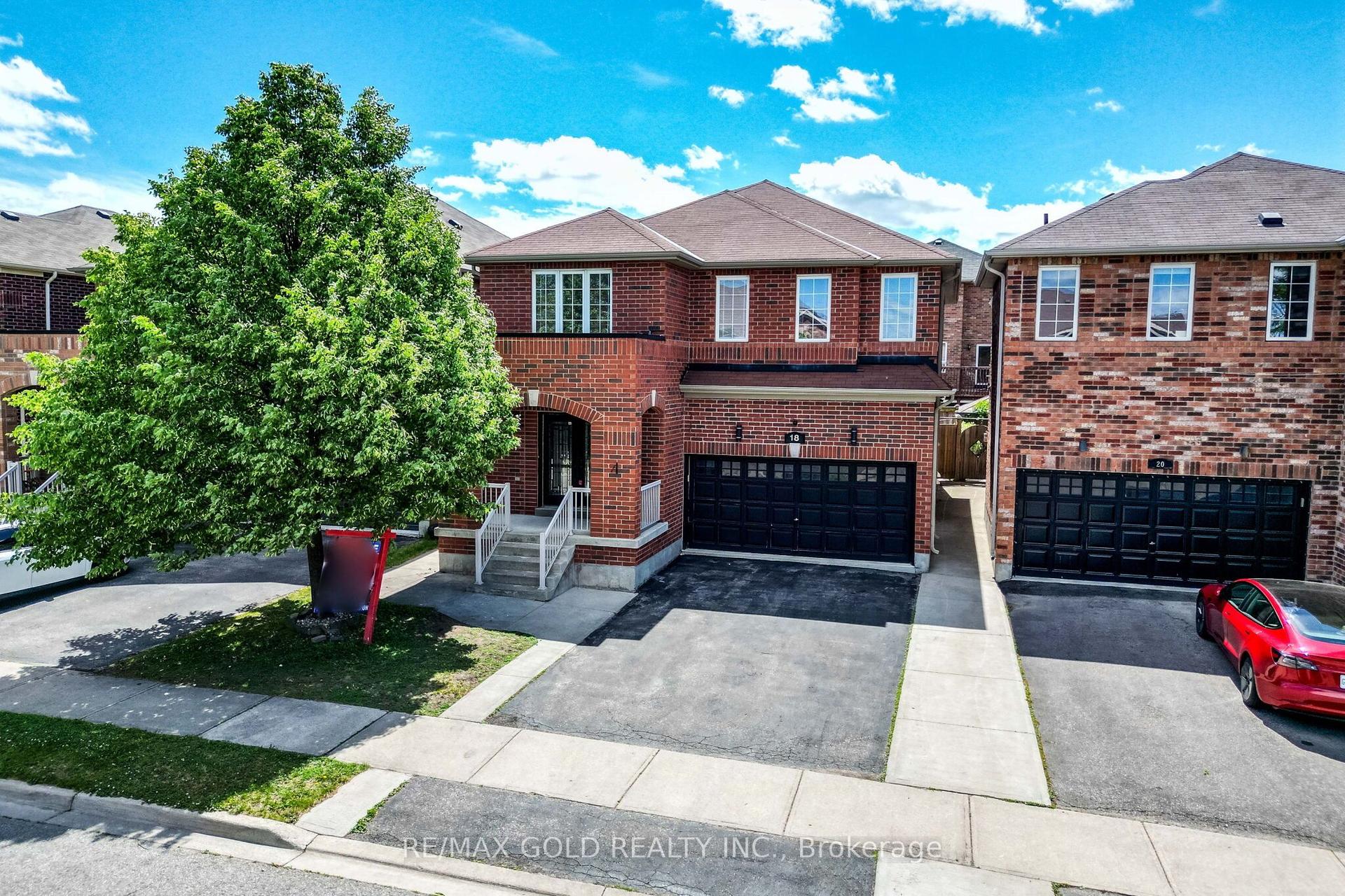 18 Travis Crescent — photo 1