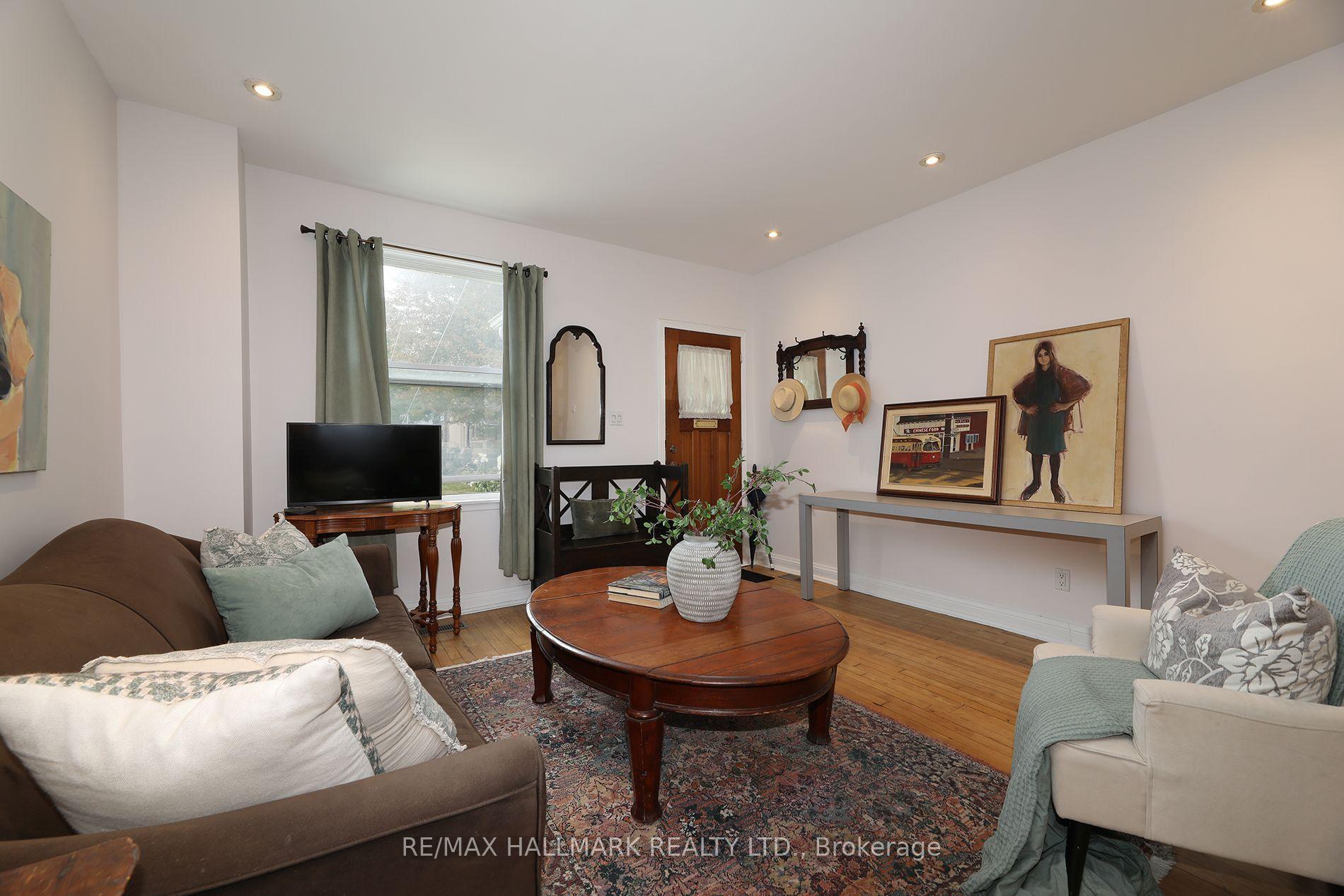 1 Lockwood Road, Toronto — Semi-Detached for sale, photo 1