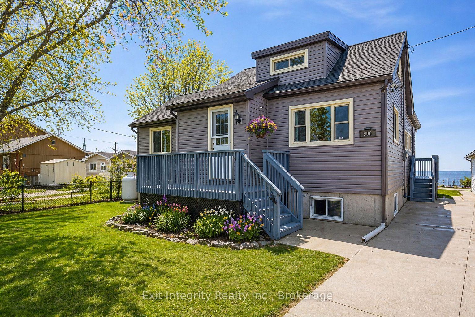 906 Lakeshore Road — photo 1