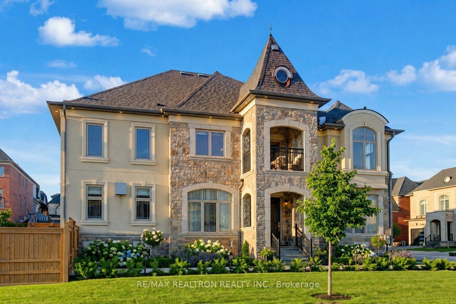12 Hurst Avenue — photo 1