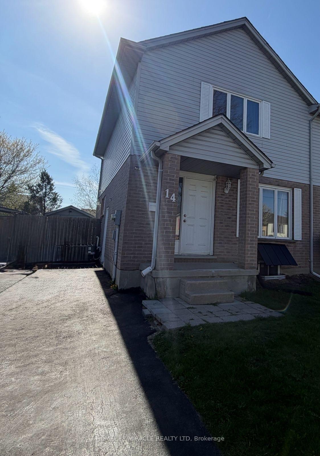 14 Moreau Crescent — photo 1