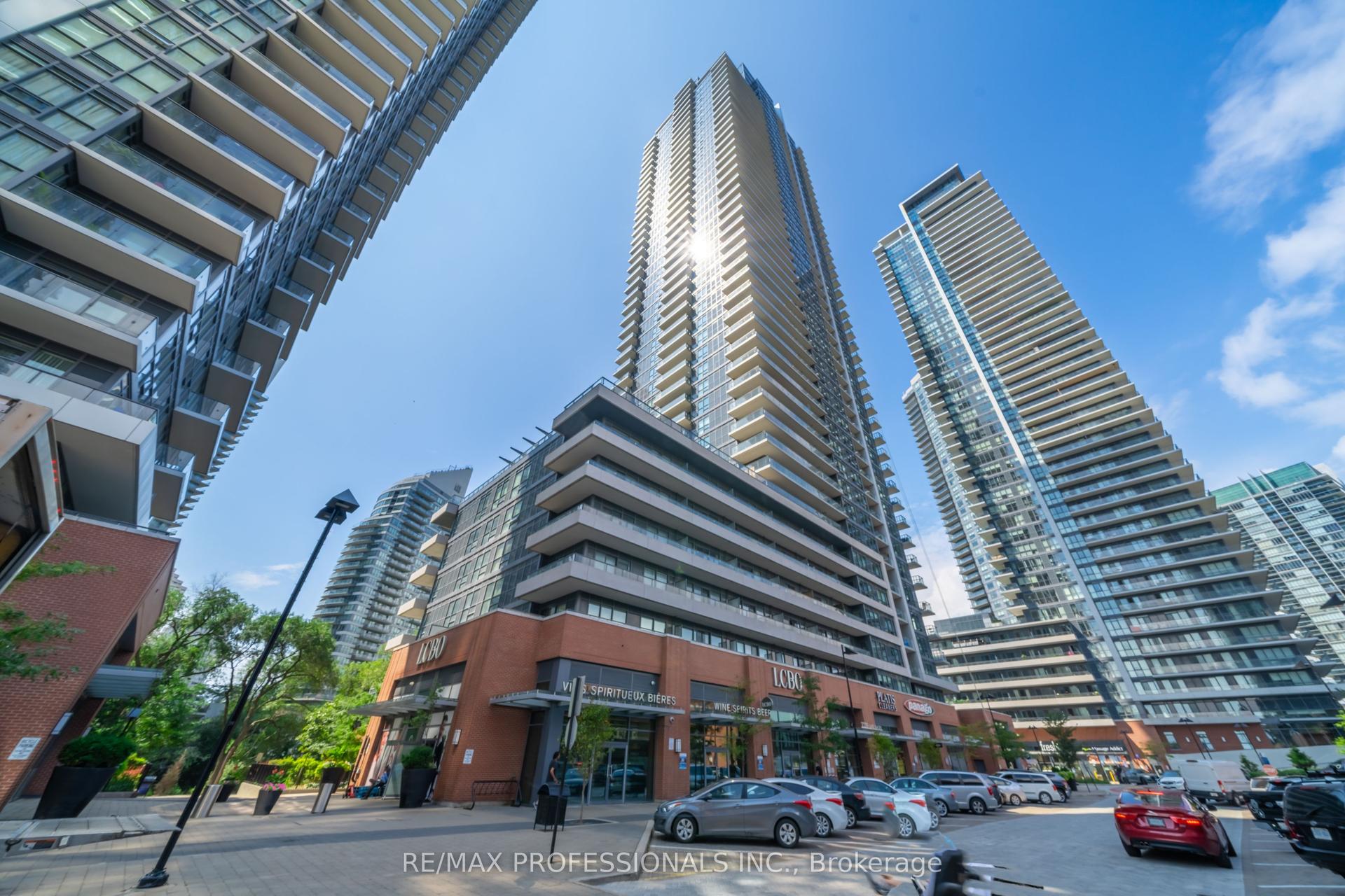 2220 Lake Shore Boulevard W 909 #909 — photo 1