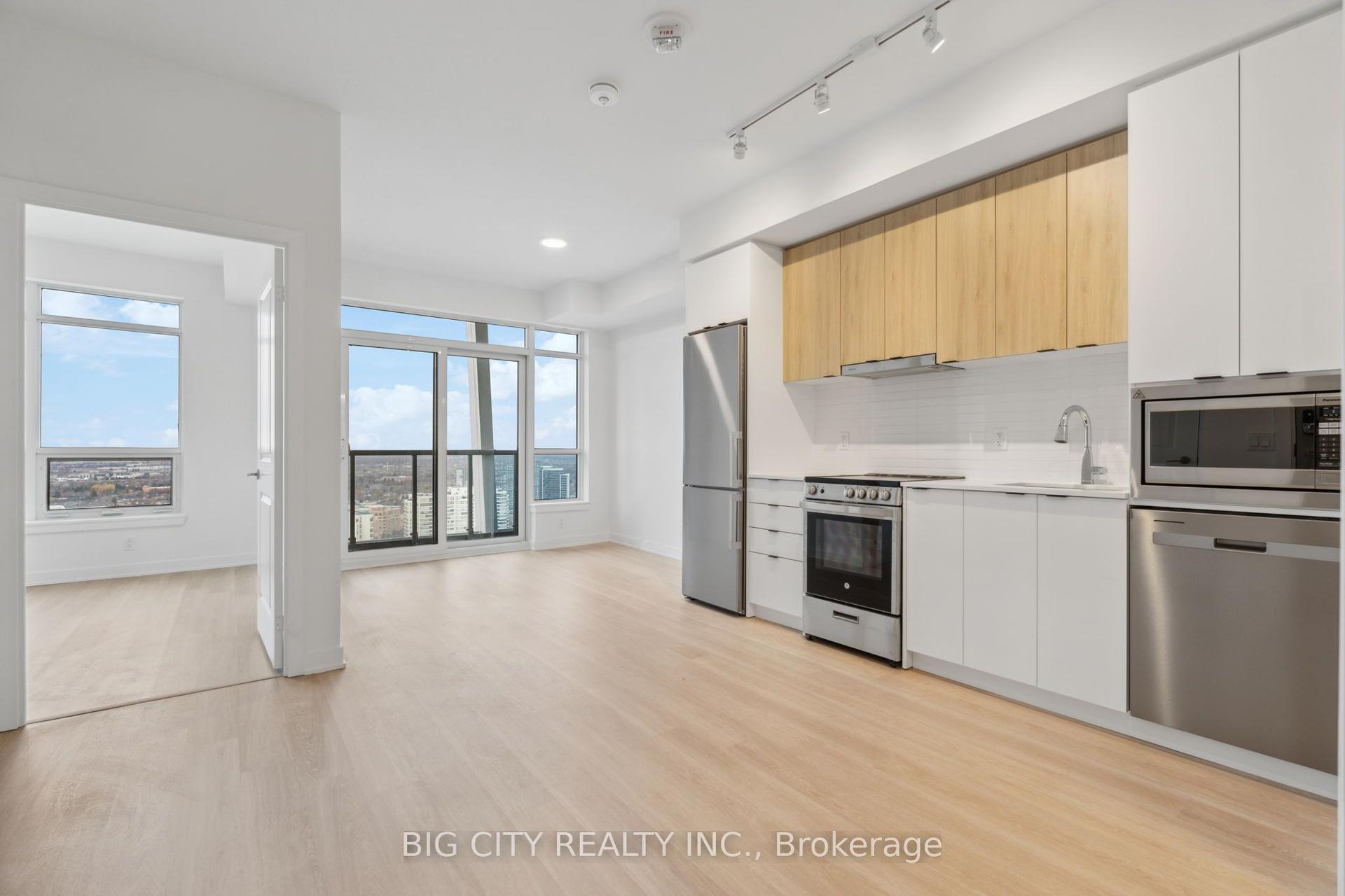 50 Upper Mall Way 2606 #2606 — photo 1