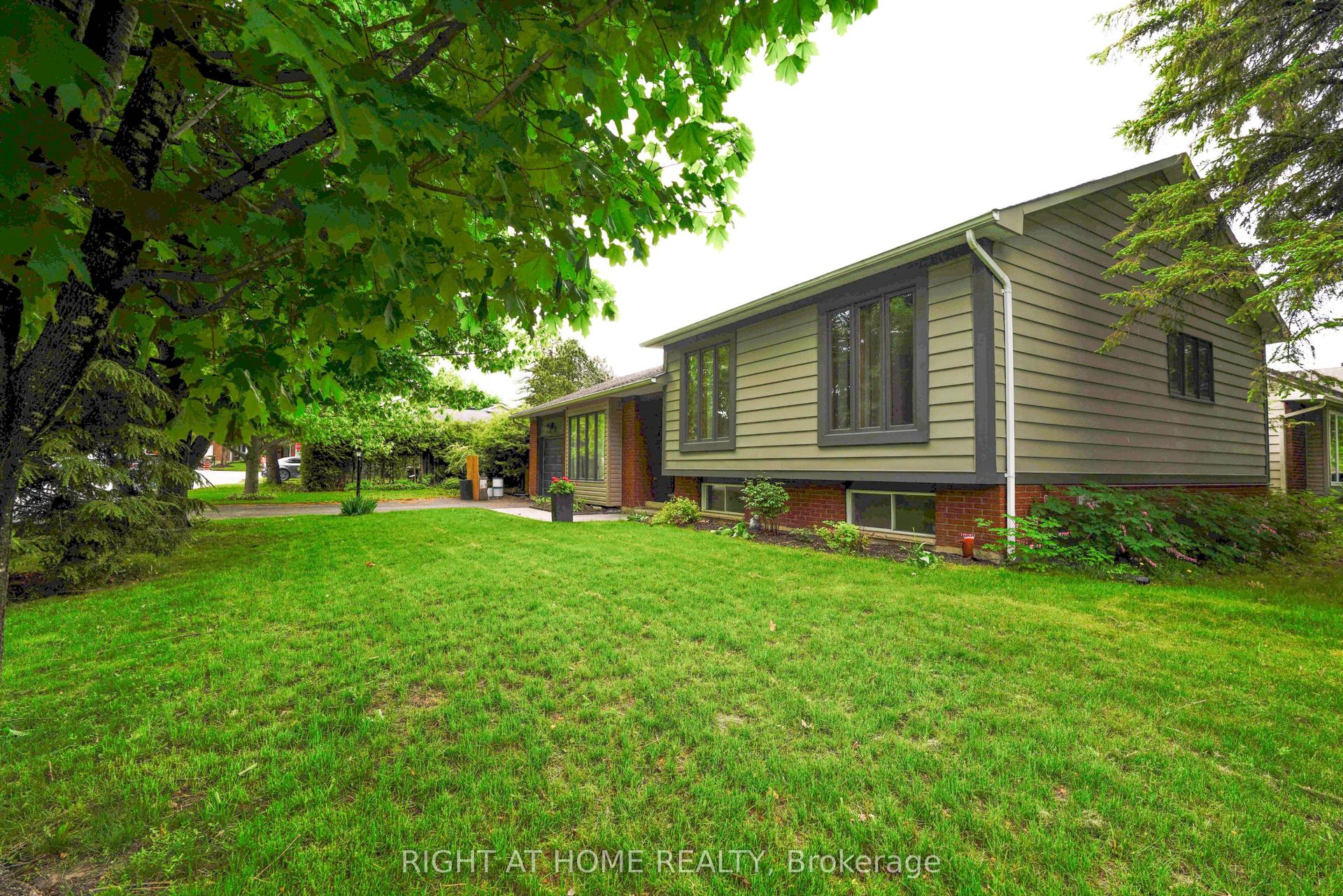 3 Pommel Crescent — photo 1