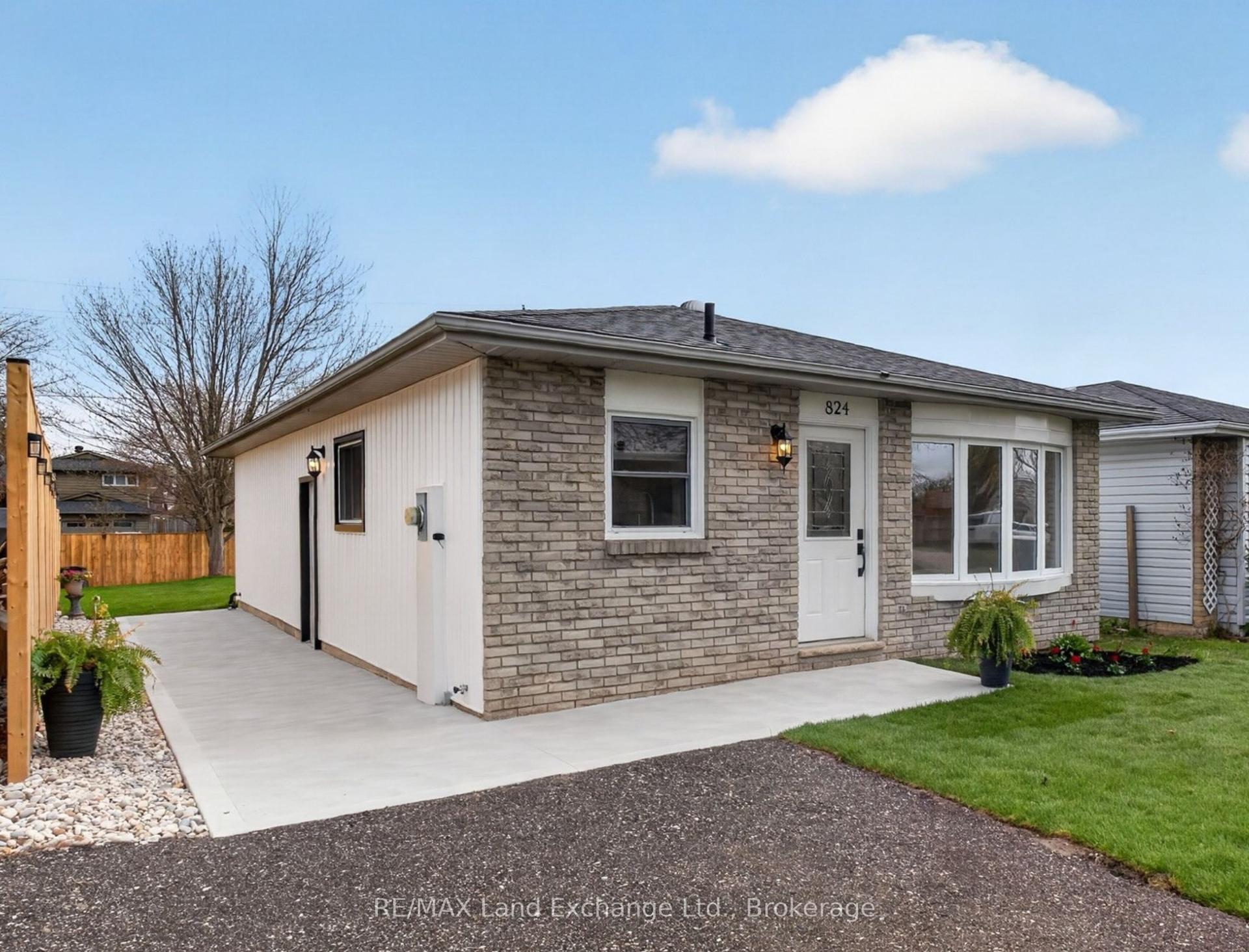 824 Andrew Malcolm Drive — photo 1