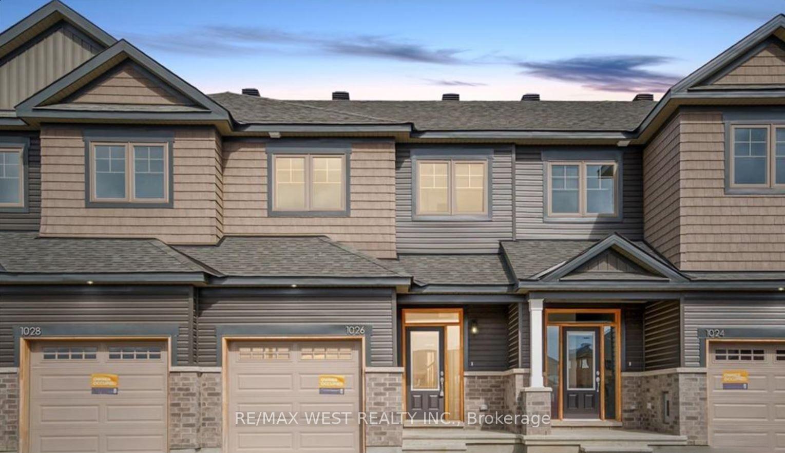 1026 Kijik Crescent, Blossom Park - Airport and Area — Townhouse for lease, photo 1