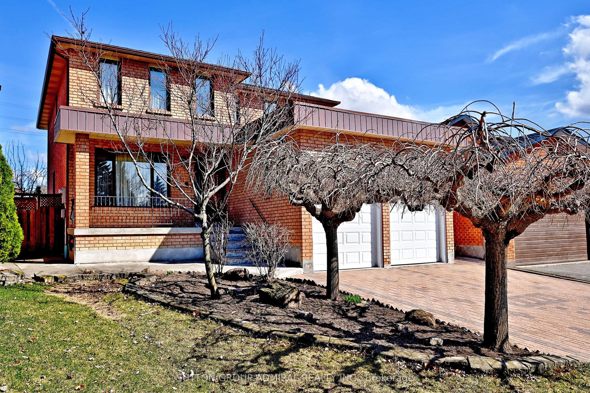 45 Royal Garden Boulevard — photo 1