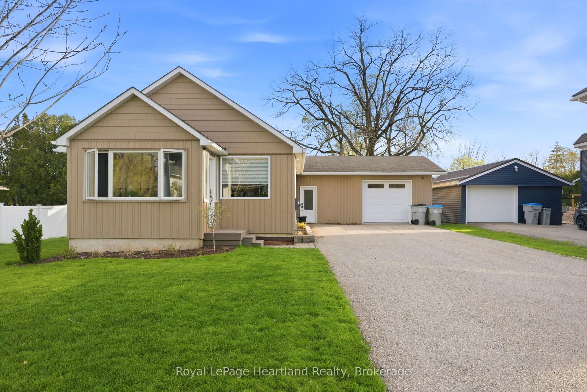 208 Ontario Street — photo 1