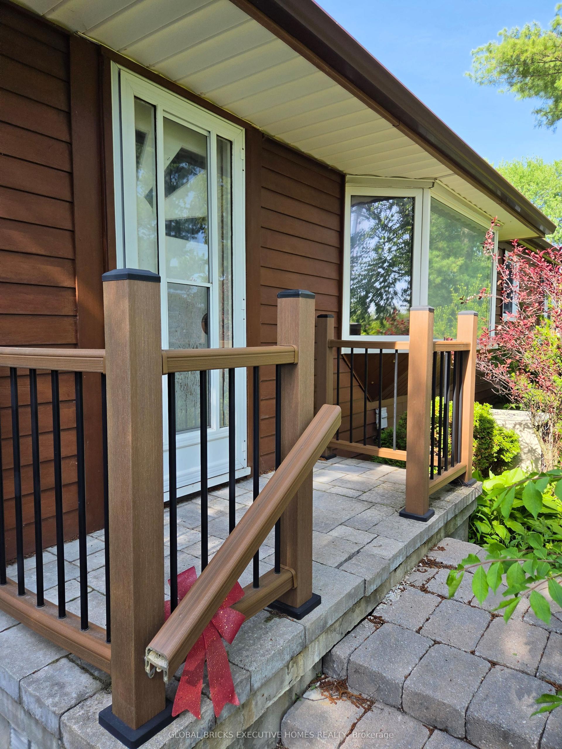 522 Woodlawn Road — photo 1