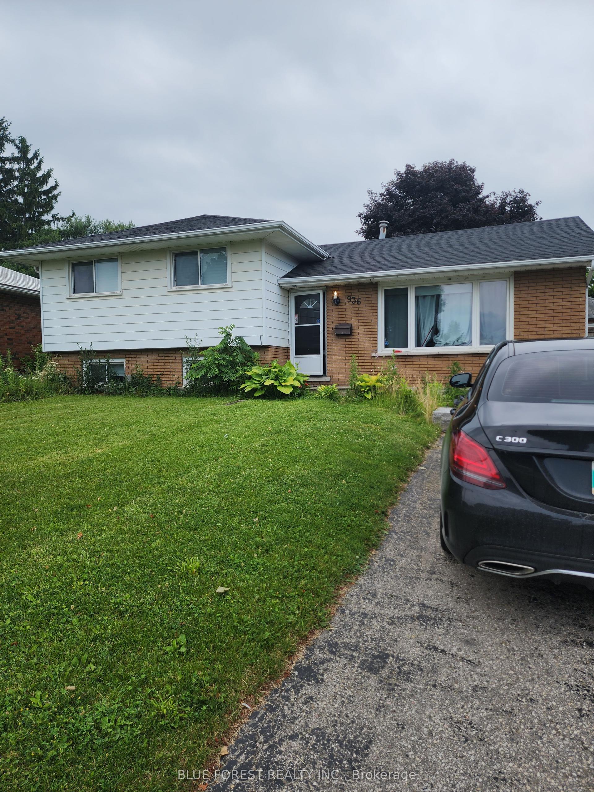 936 Alice Street, Woodstock — Detached for sale, photo 1
