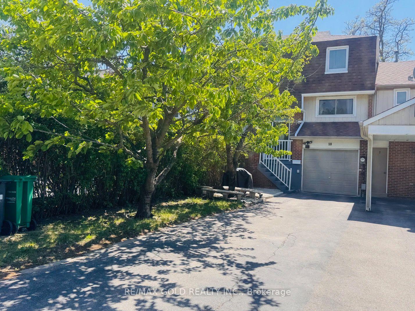 18 Peterson Court, Brampton — Townhouse for sale, photo 1